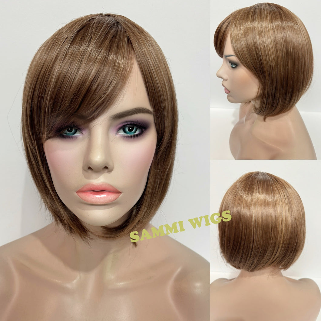 F703A Short bob wig in brown with blond highlights