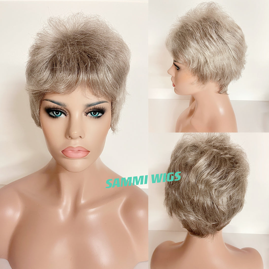 Short grey wig in Japanese kk fibre