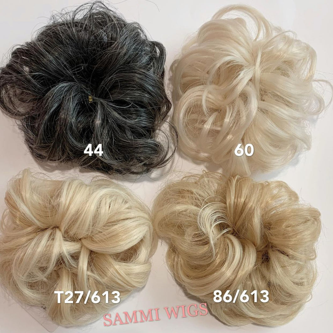 F886 Scrunchy in curly style