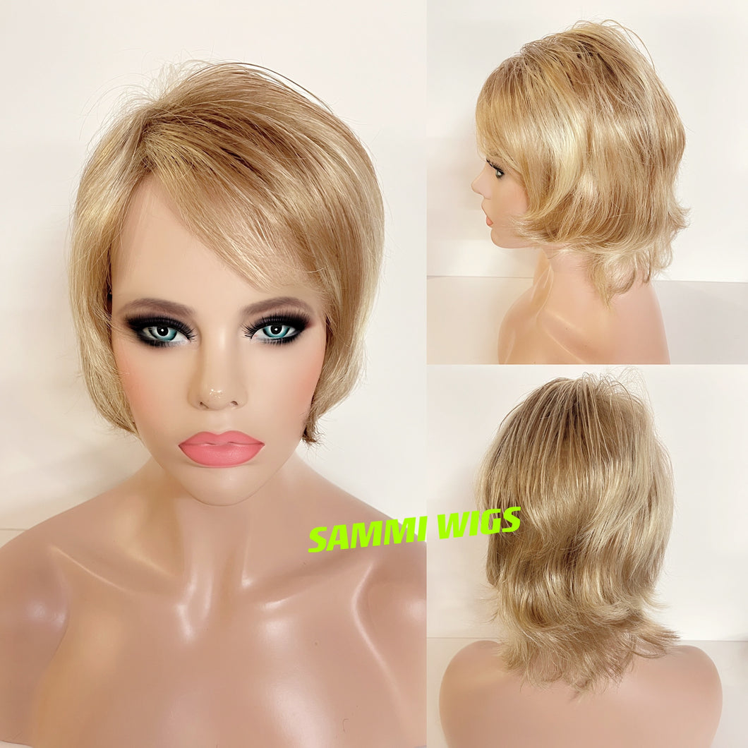 Short blond wig in Japanese kk fibre