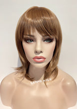 Load image into Gallery viewer, KHL59 Short wig with layers in light brown color with blond highlights
