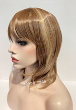 Load image into Gallery viewer, KHL59 Short wig with layers in light brown color with blond highlights
