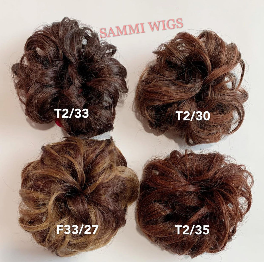 F886 Scrunchy in curly style