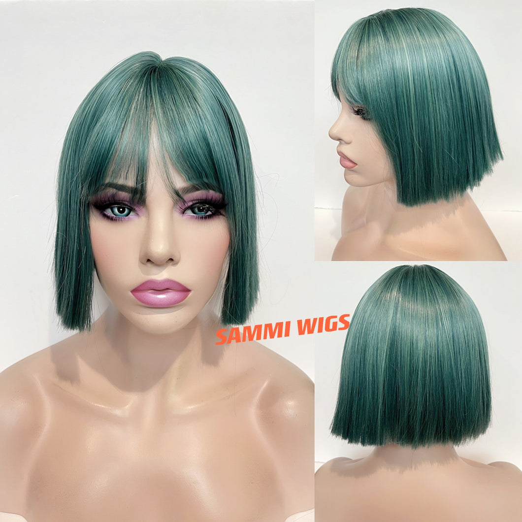 Short stylish wig in green color