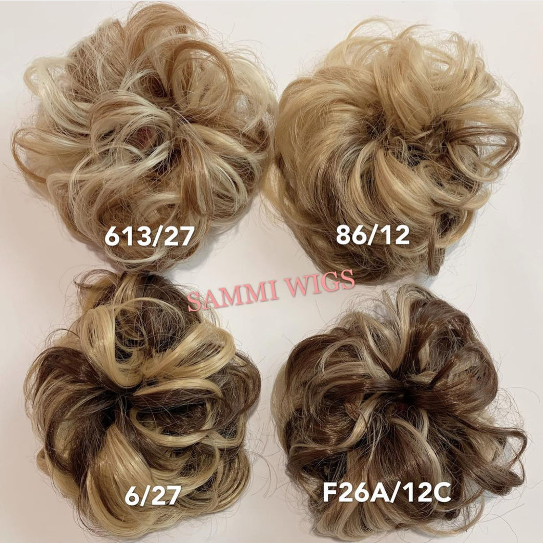 F886 Scrunchy in curly style